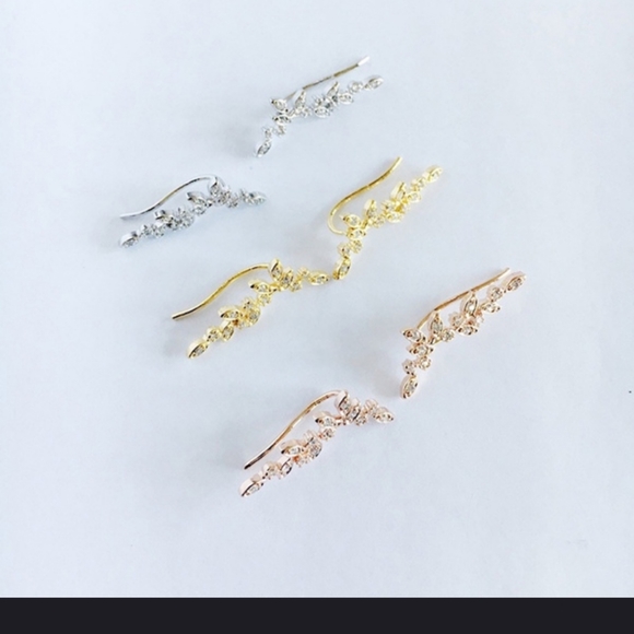 🌿🌿Gorgeous Leaf Ear Climbers in SILVER 🌿🌿 - Picture 3 of 12